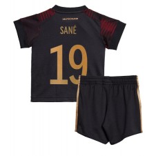 Tyskland Leroy Sane #19 Bortedraktsett Barn VM 2022 Kortermet (+ korte bukser)